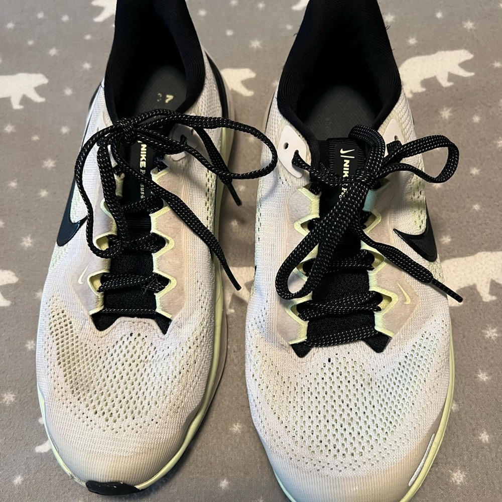 Used boys Nike Kids Sneakers - White and Black
